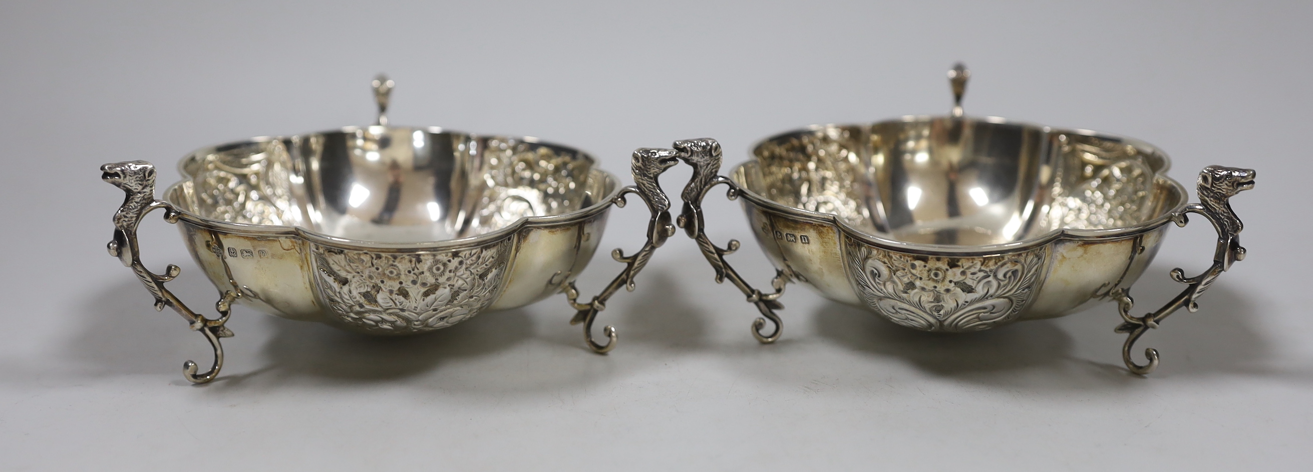 A pair of George V silver tri-handled bonbon dishes, Horace Woodward & Co Ltd, Birmingham, 1912, diameter 12.5cm, 8.4oz.